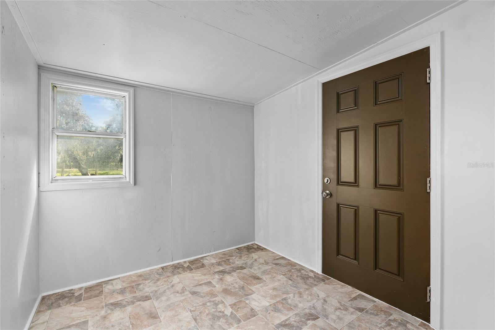 2643 N VALRICO RD, SEFFNER, FL, 33584