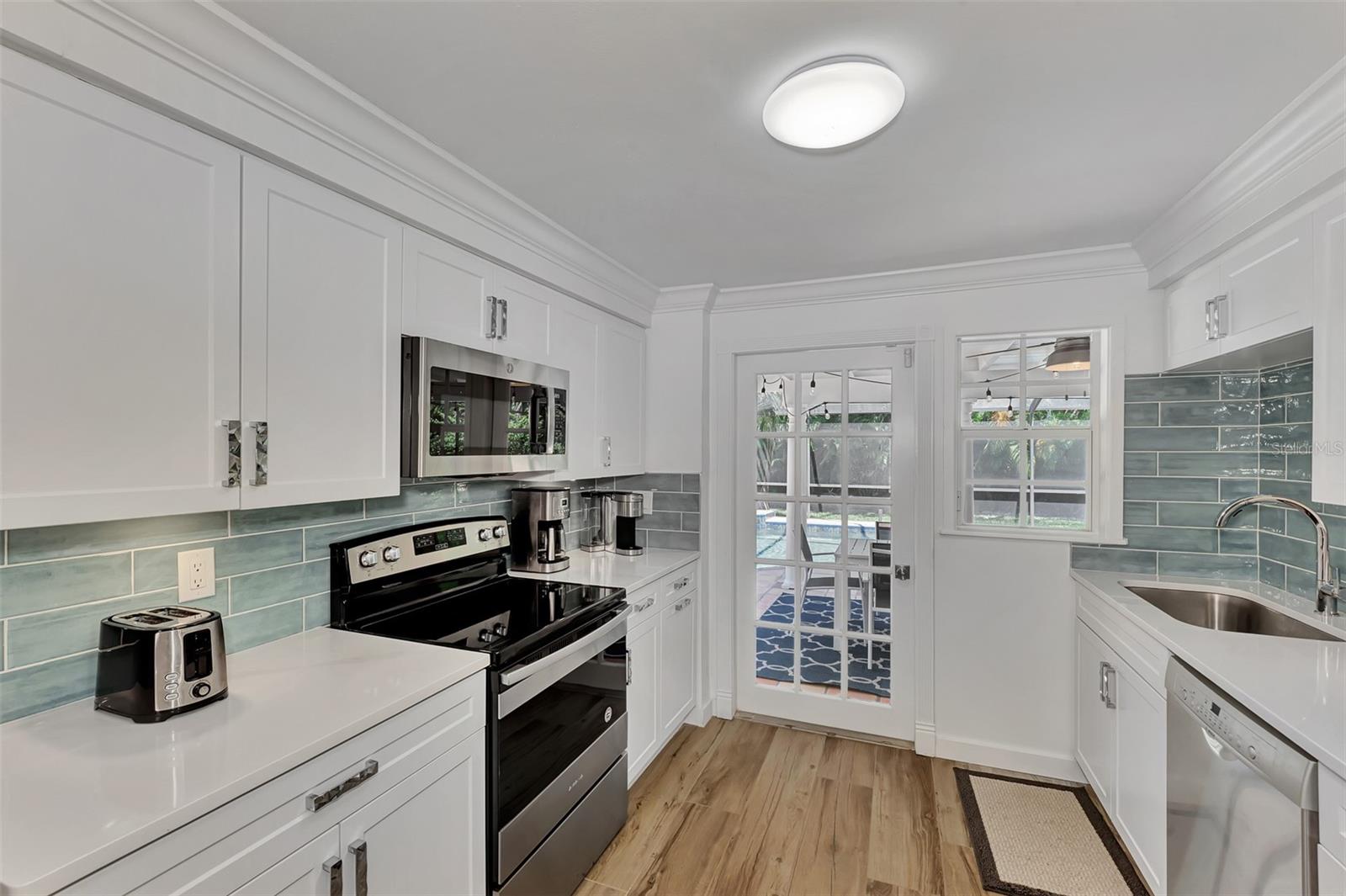 3433 HAMILTON AVE, SARASOTA, FL, 34242