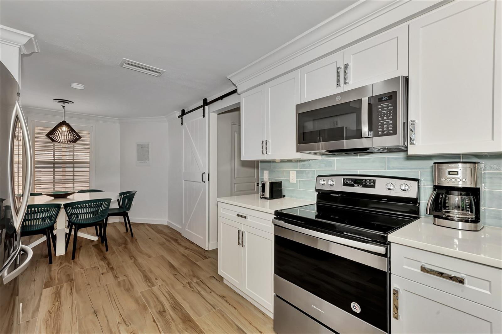 3433 HAMILTON AVE, SARASOTA, FL, 34242