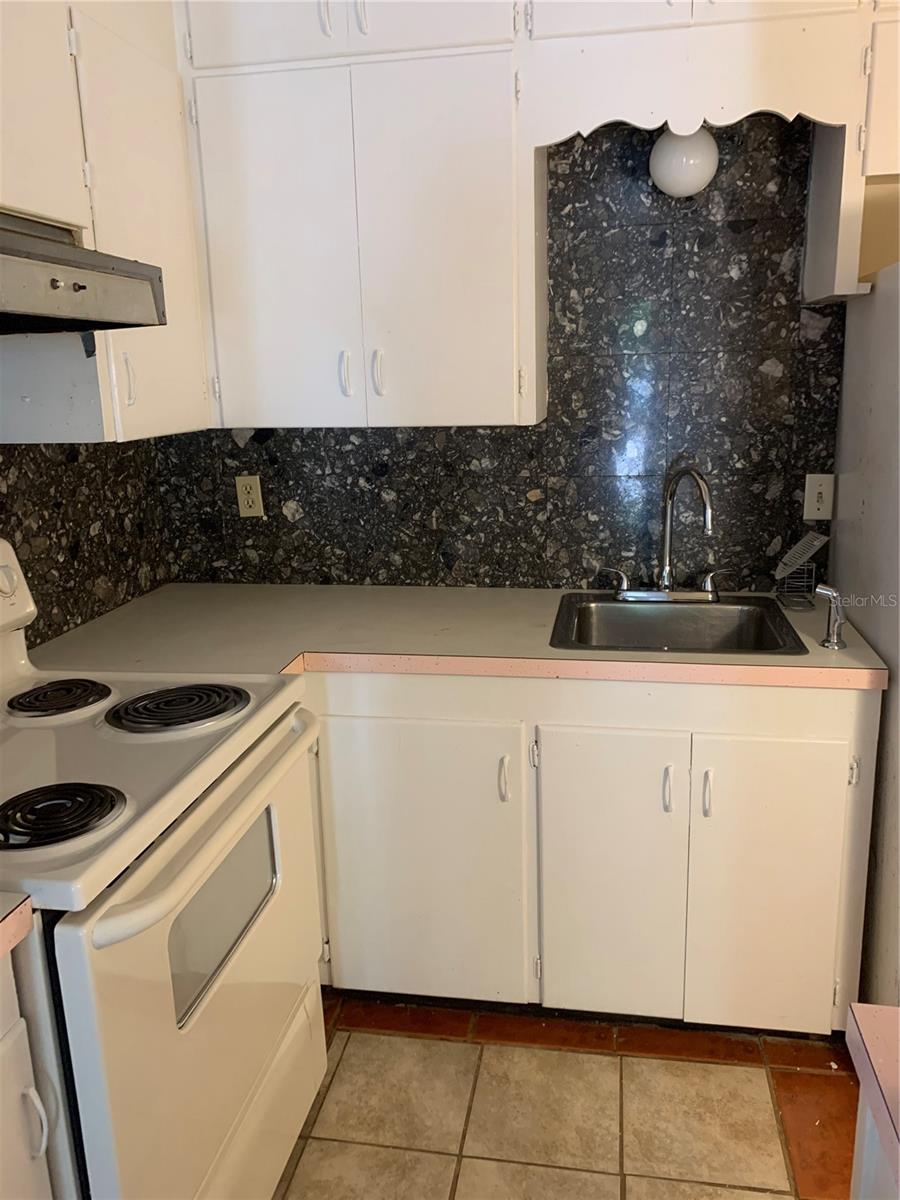 2800 DARTMOUTH AVE N, ST PETERSBURG, FL, 33713