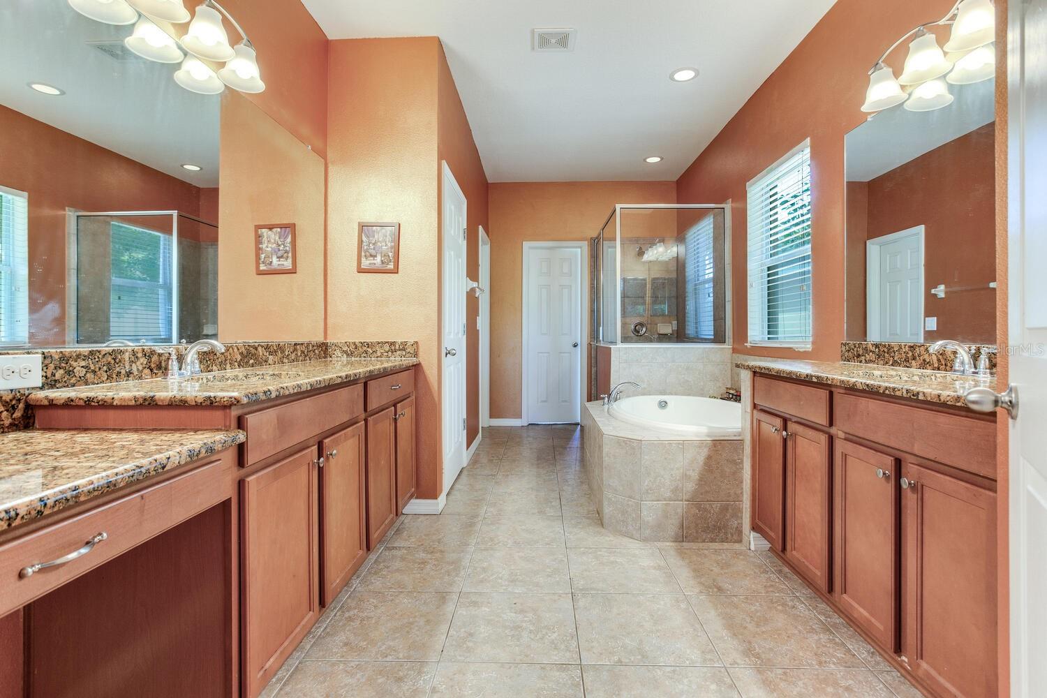 11136 WEMBLEY LANDING DR, LITHIA, FL, 33547