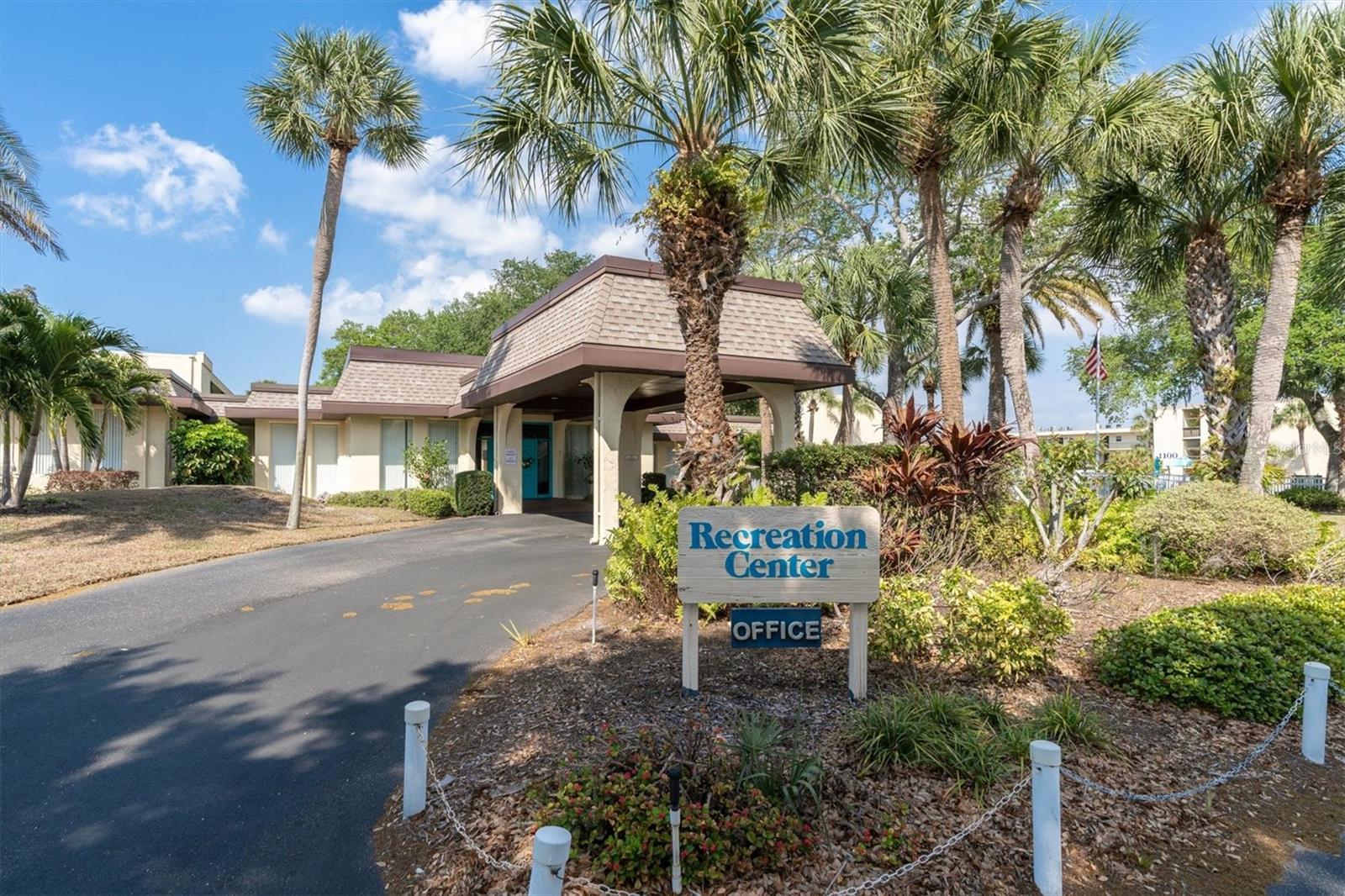 11485 OAKHURST RD #221, LARGO, FL, 33774