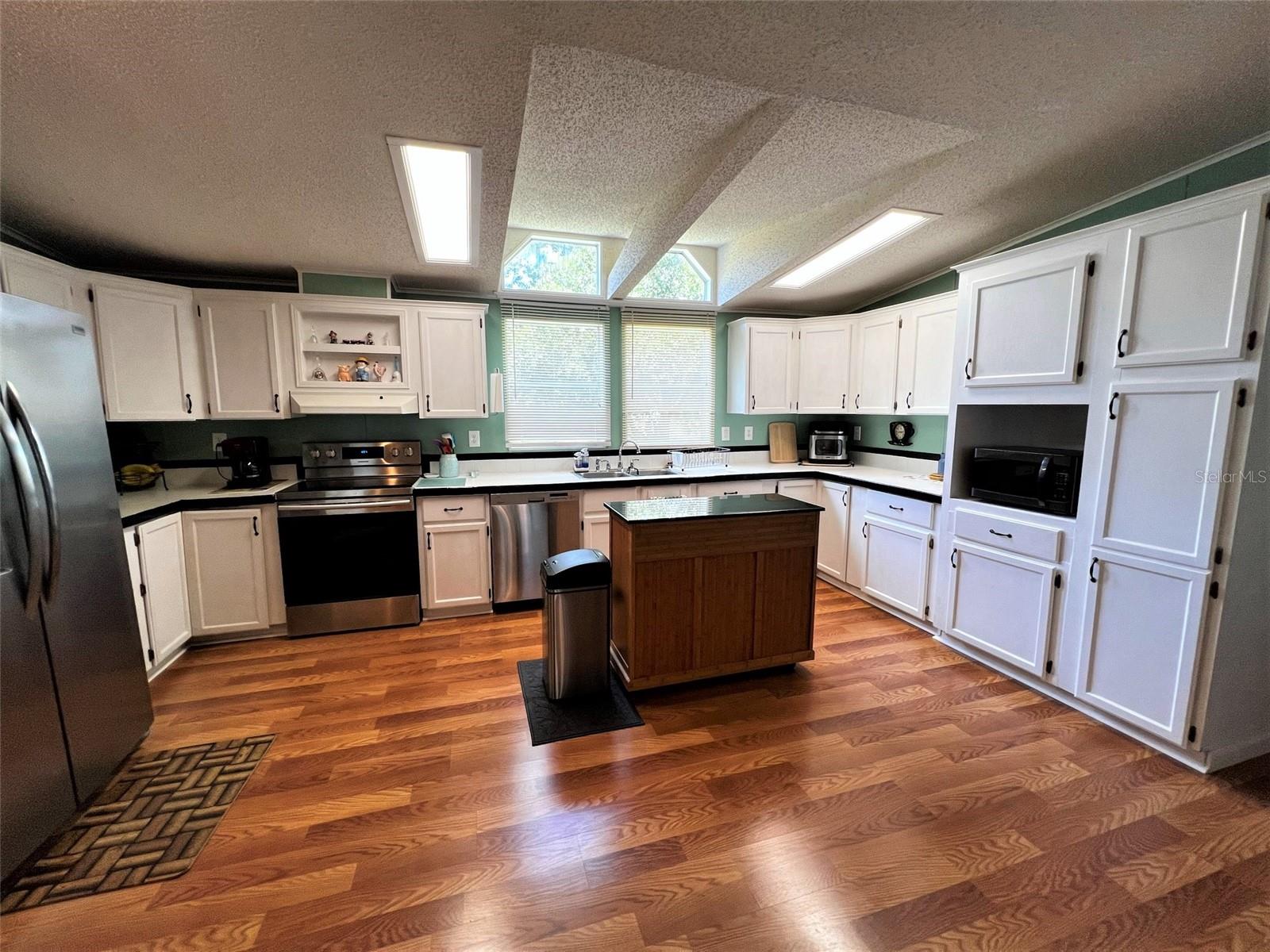 7412 SKY DR, WESLEY CHAPEL, FL, 33545