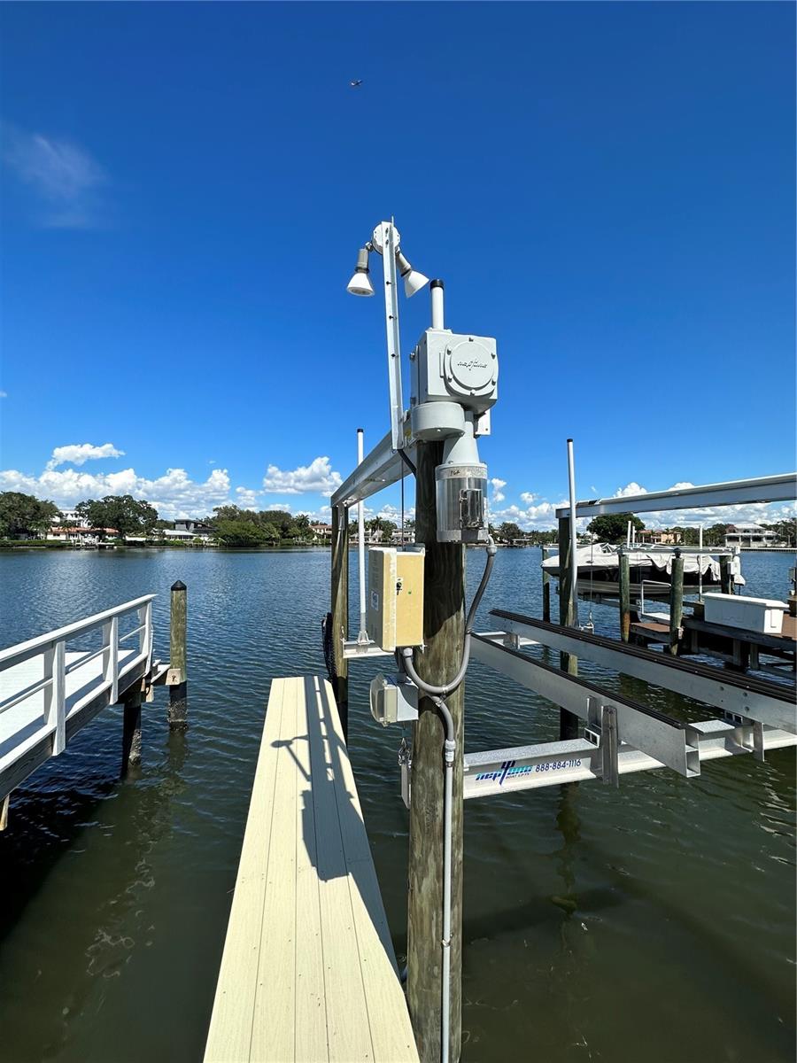 COFFEE POT BLVD NE, ST PETERSBURG, FL, 33704
