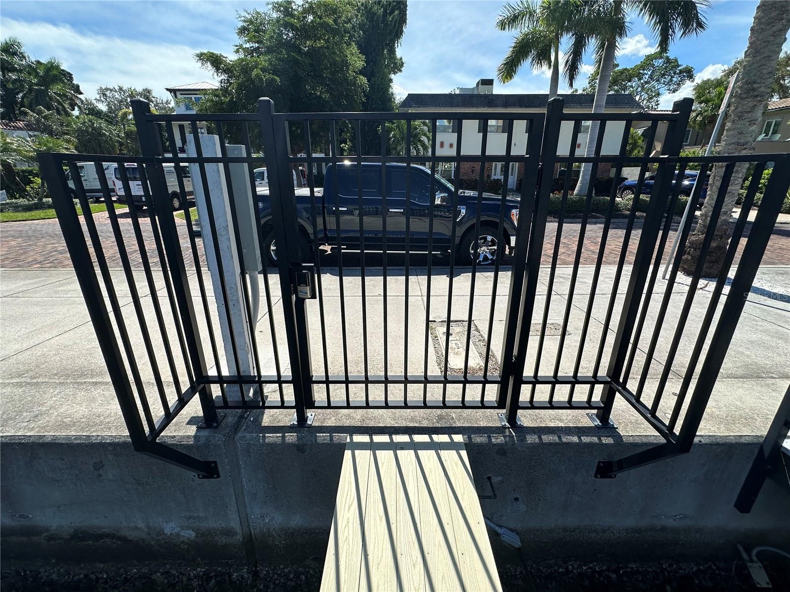 COFFEE POT BLVD NE, ST PETERSBURG, FL, 33704