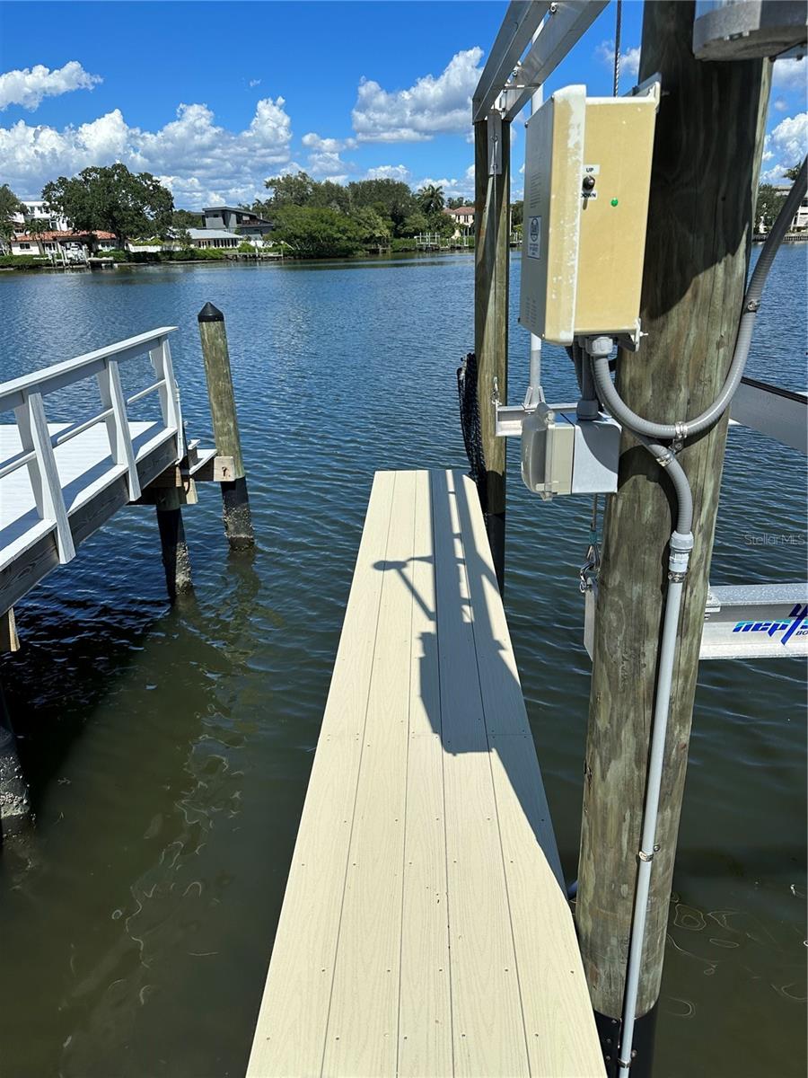 COFFEE POT BLVD NE, ST PETERSBURG, FL, 33704