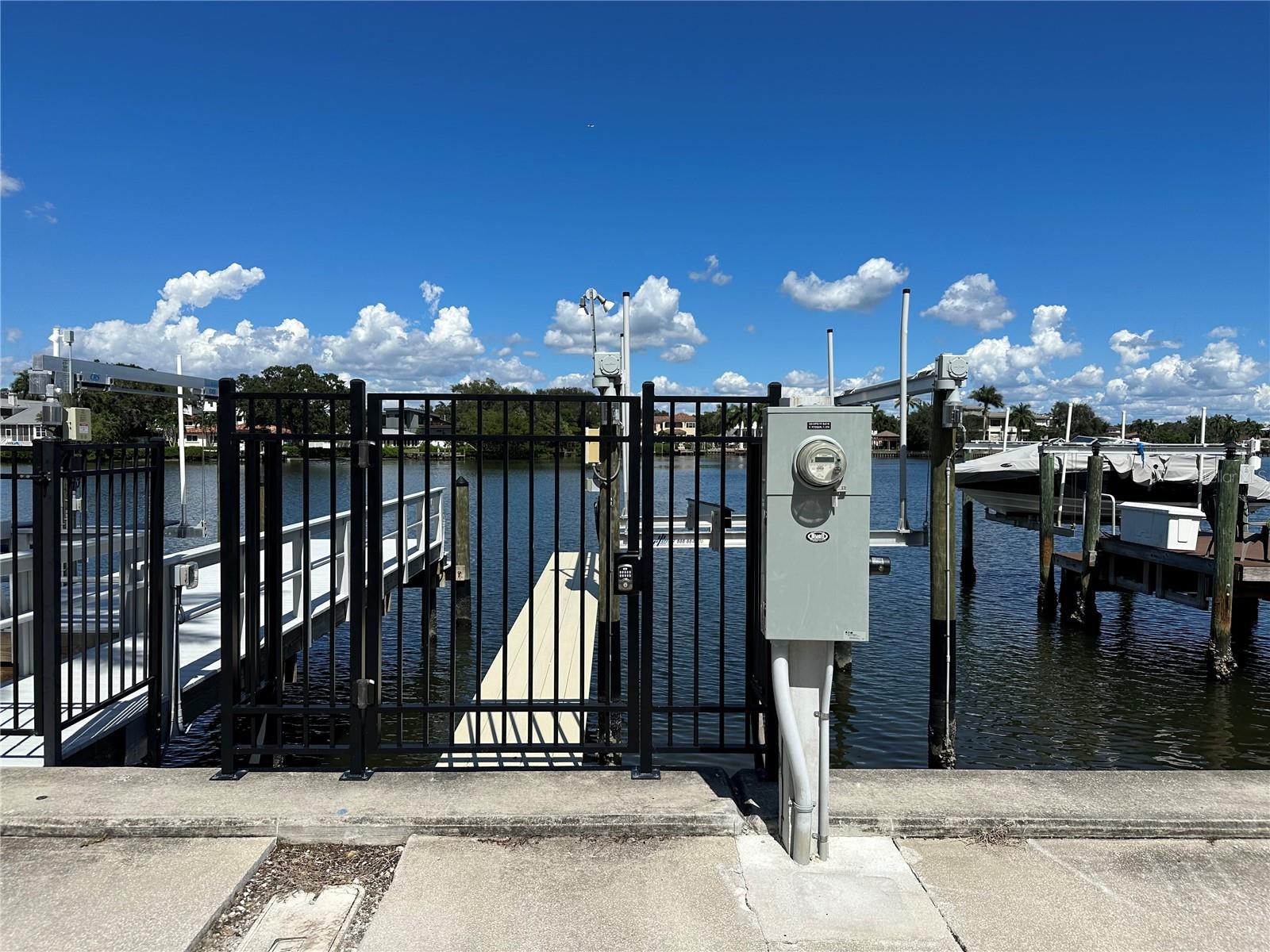 COFFEE POT BLVD NE, ST PETERSBURG, FL, 33704