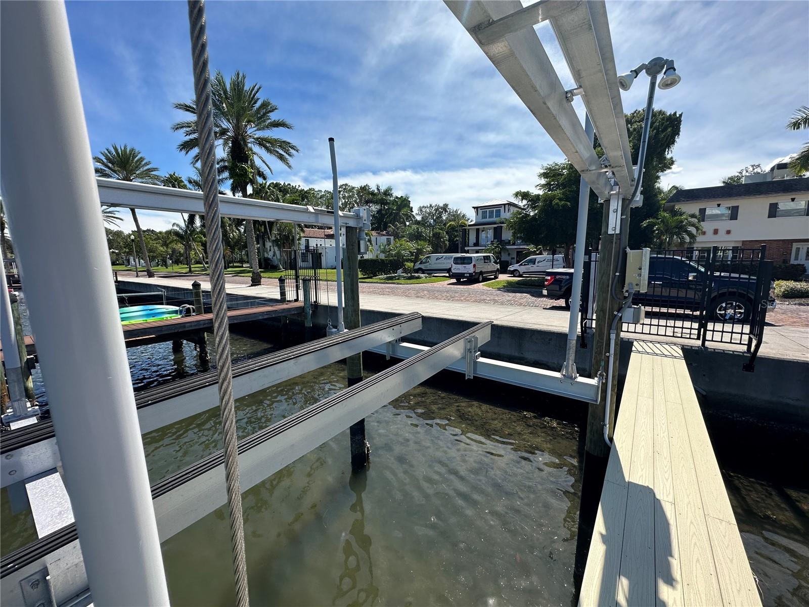 COFFEE POT BLVD NE, ST PETERSBURG, FL, 33704
