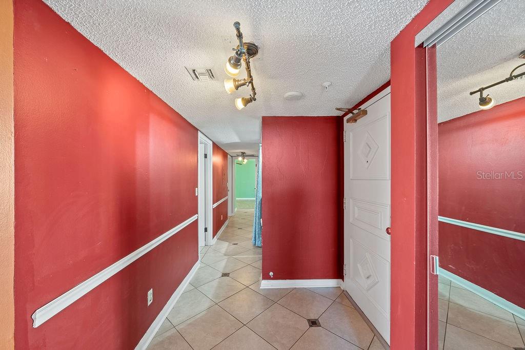 5940 PELICAN BAY PLZ S #1102, GULFPORT, FL, 33707