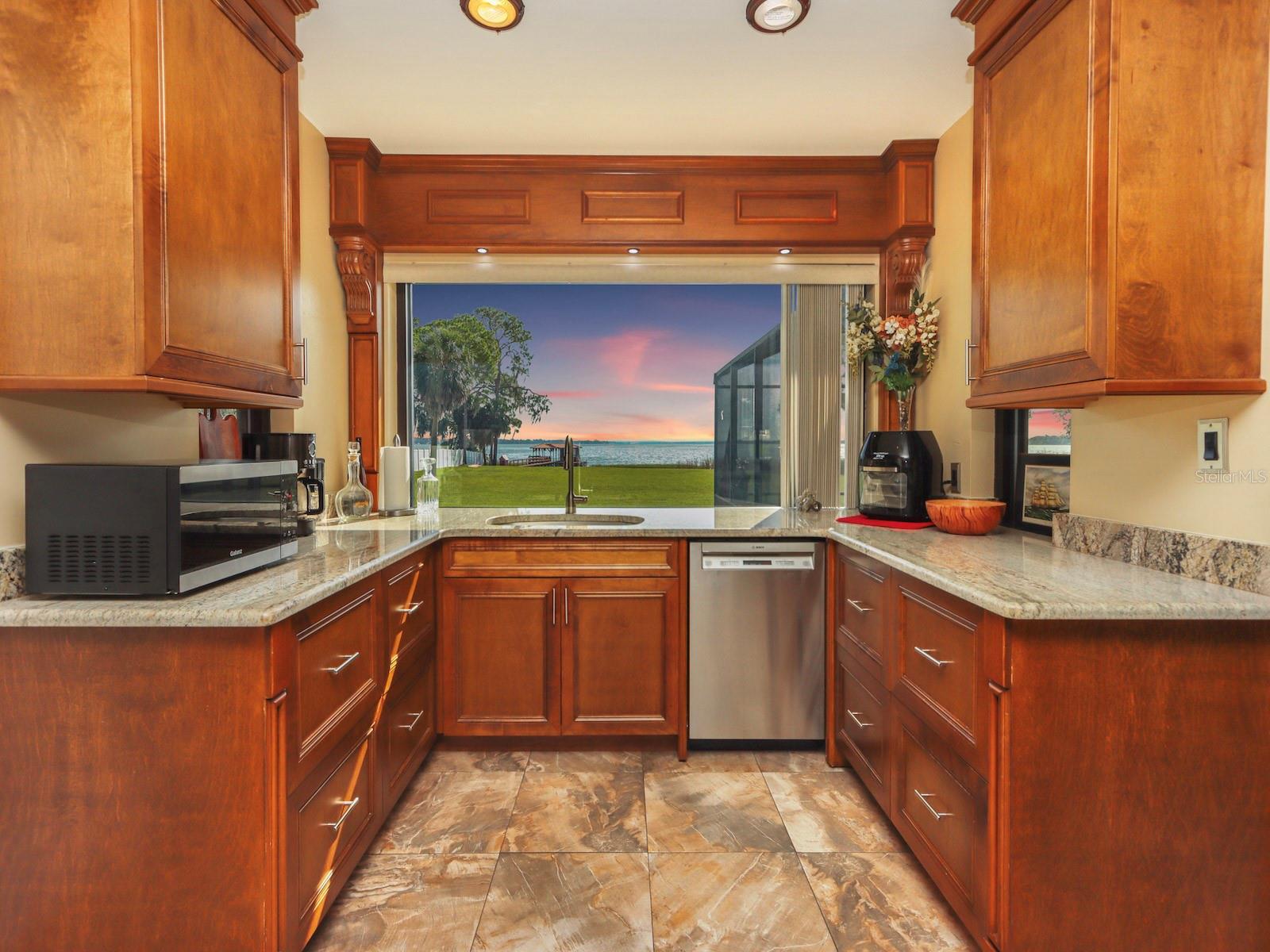 955 MANSFIELD RD, TAVARES, FL, 32778