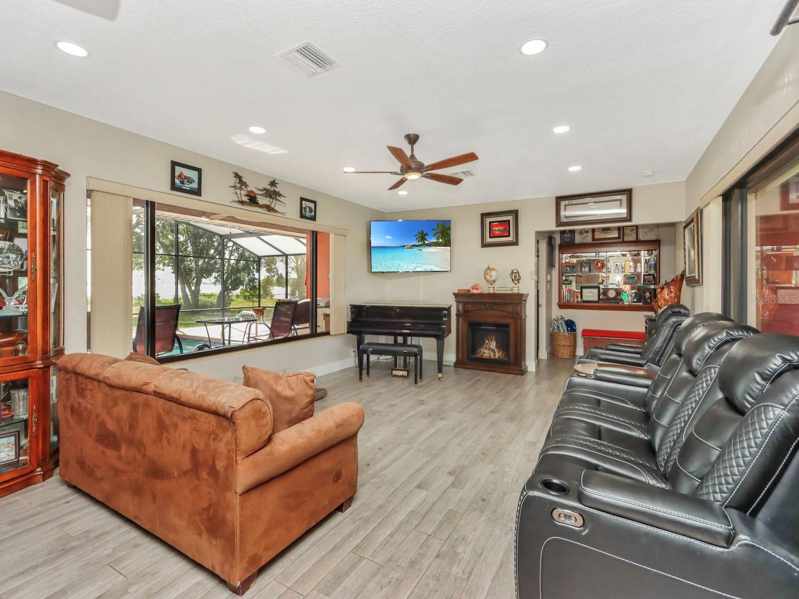 955 MANSFIELD RD, TAVARES, FL, 32778