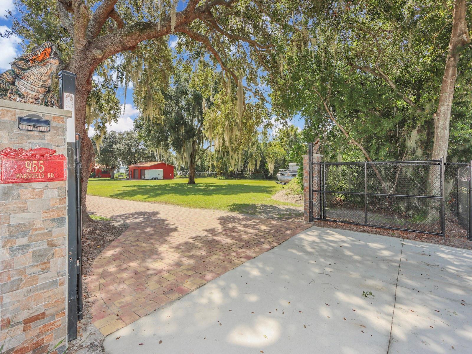 955 MANSFIELD RD, TAVARES, FL, 32778