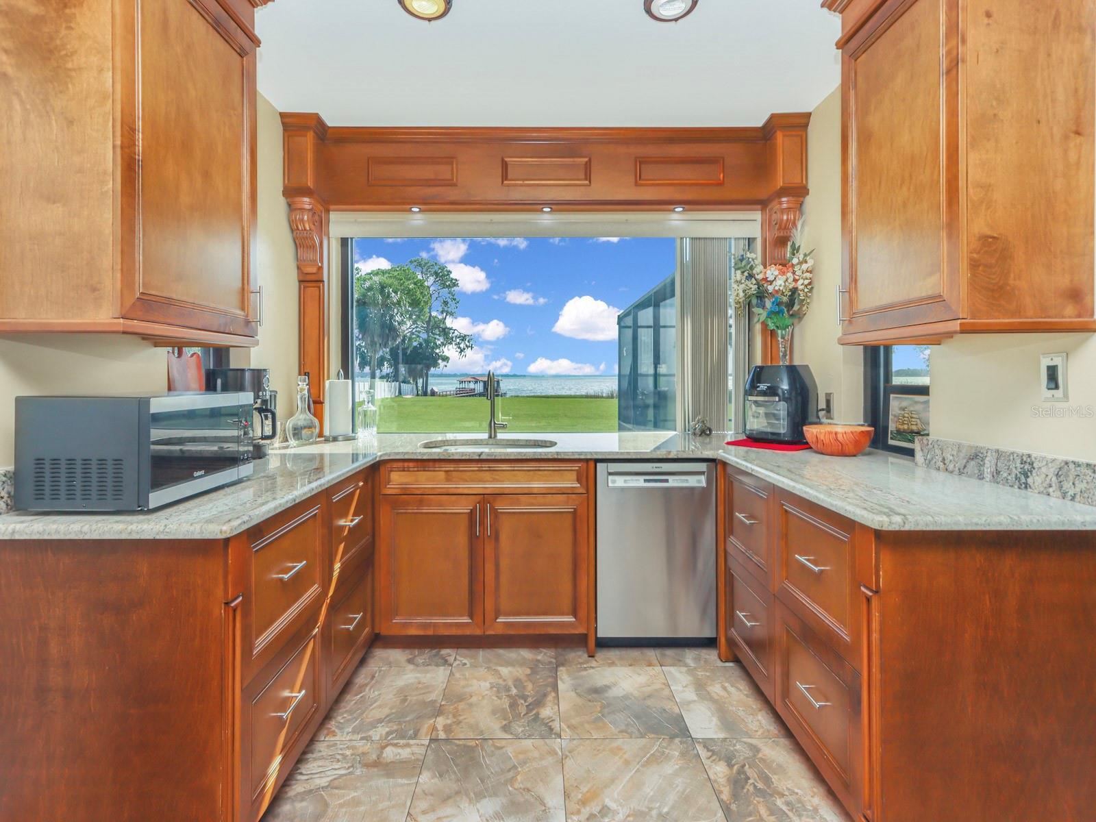 955 MANSFIELD RD, TAVARES, FL, 32778