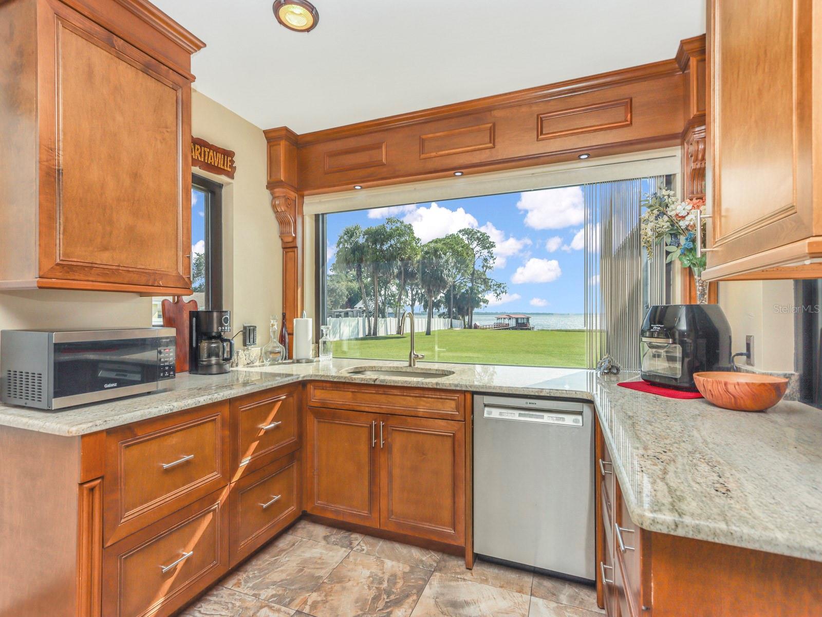 955 MANSFIELD RD, TAVARES, FL, 32778