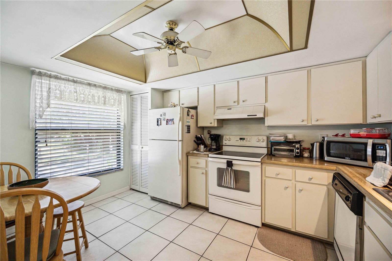 1325 BANCHORY LN LN #7, SARASOTA, FL, 34237