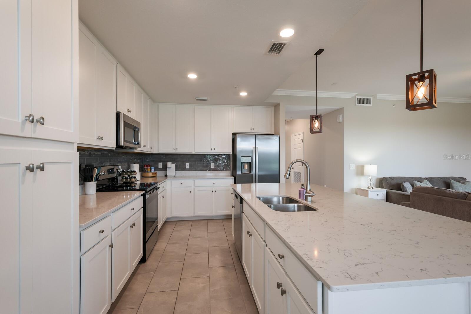 17902 GAWTHROP DR #102, BRADENTON, FL, 34211