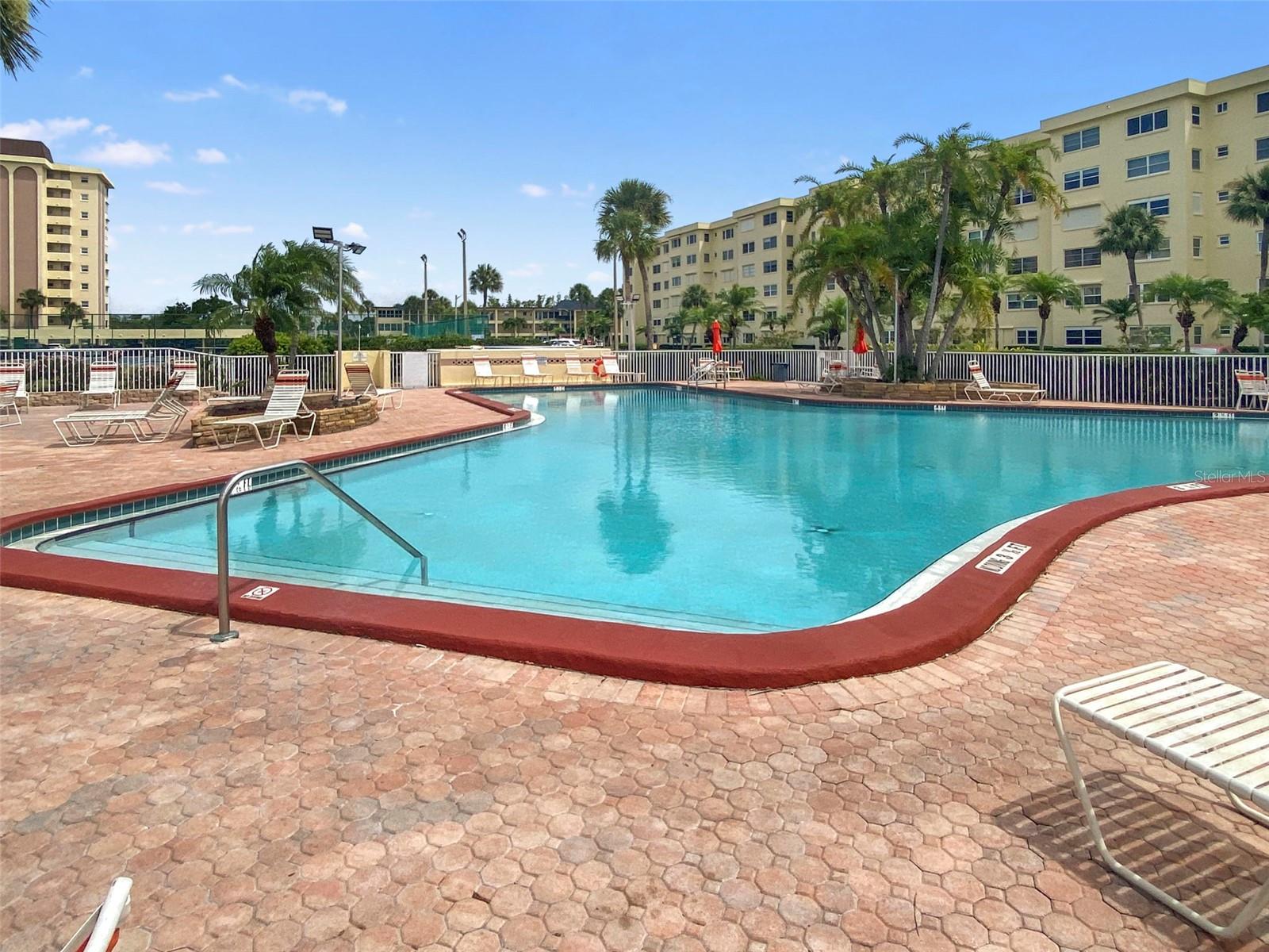 4550 COVE CIR #207, ST PETERSBURG, FL, 33708