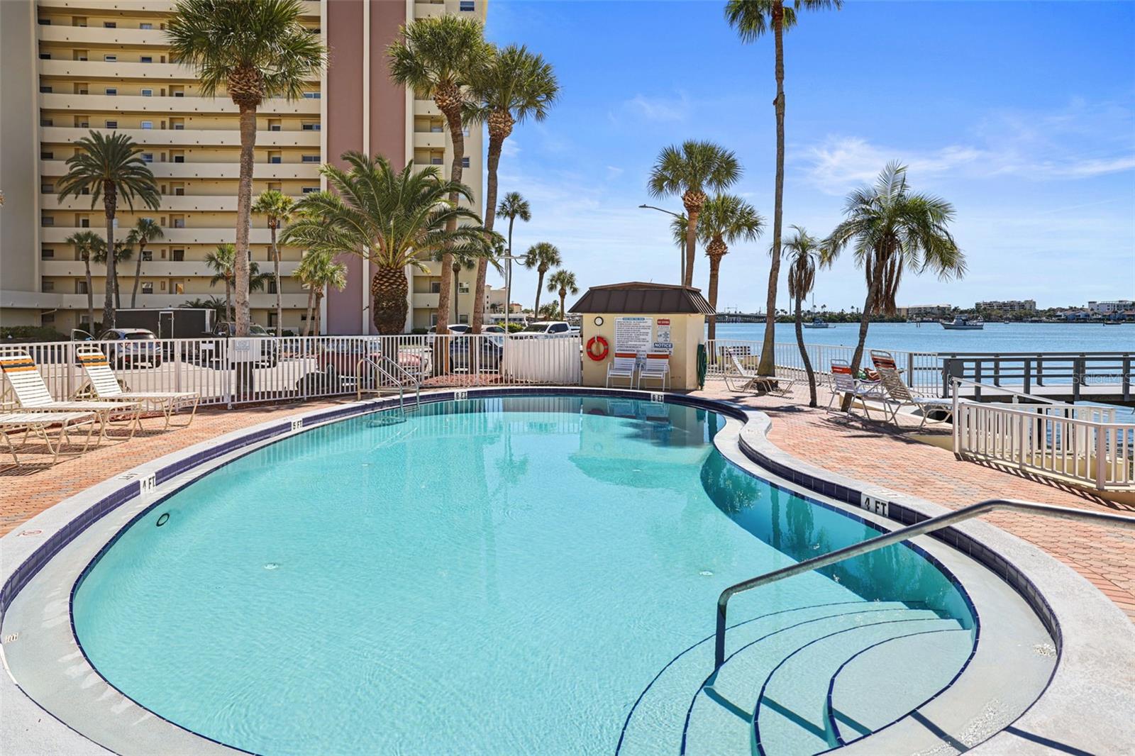 4550 COVE CIR #207, ST PETERSBURG, FL, 33708