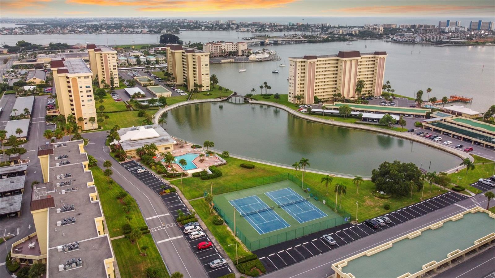 4550 COVE CIR #207, ST PETERSBURG, FL, 33708