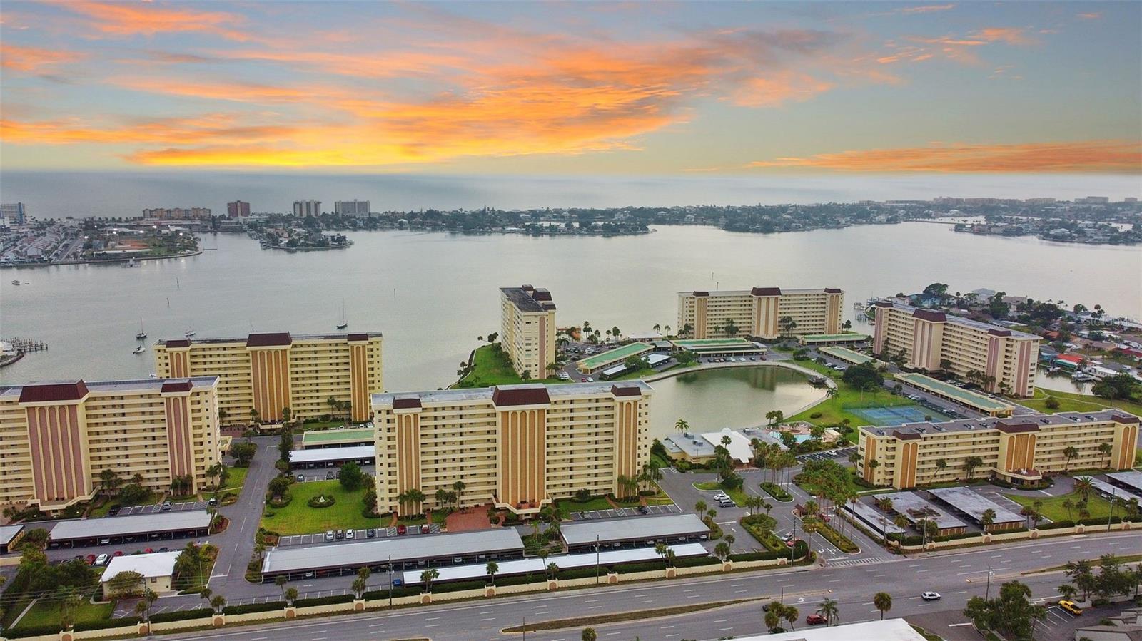 4550 COVE CIR #207, ST PETERSBURG, FL, 33708