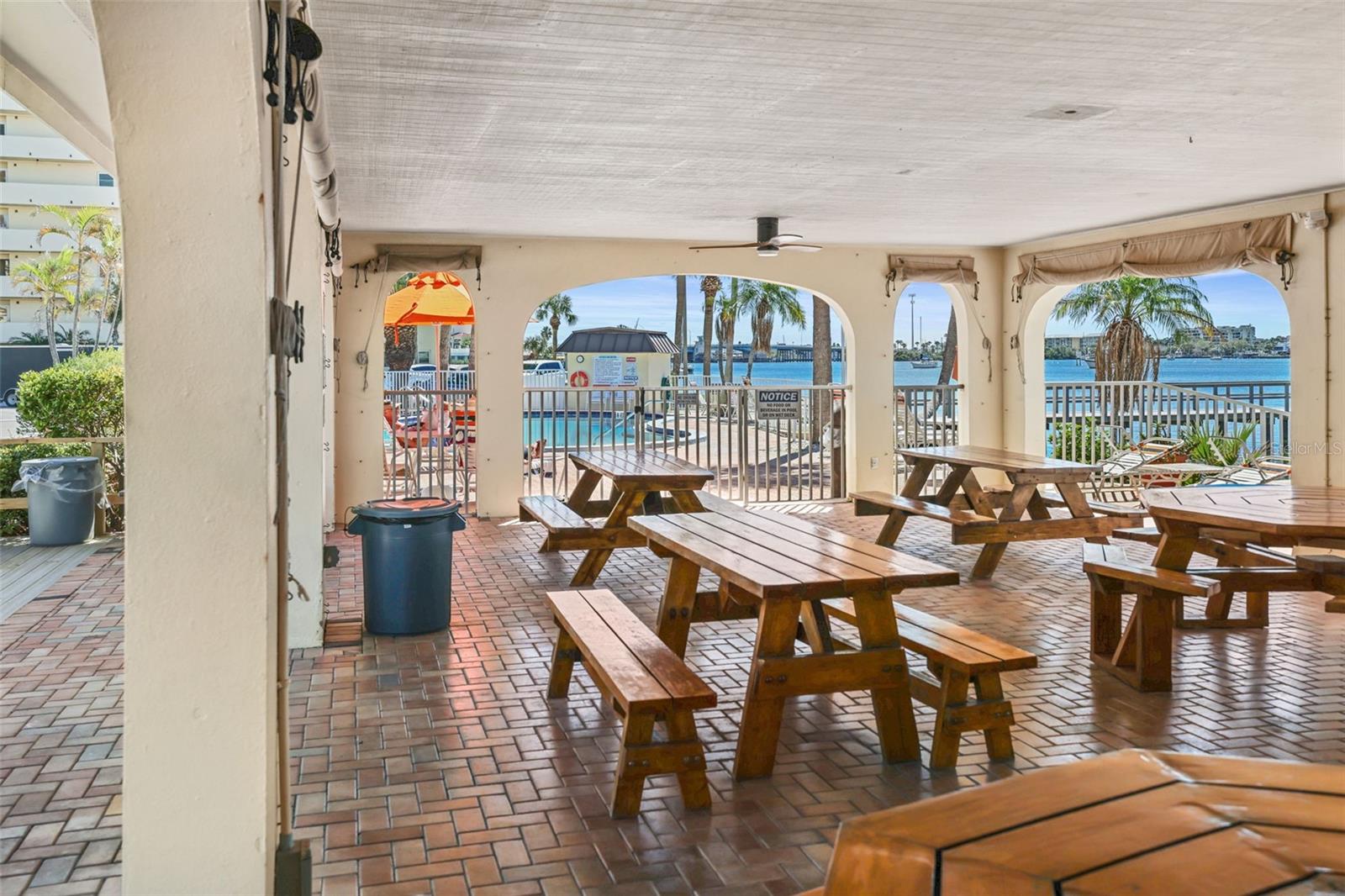 4550 COVE CIR #207, ST PETERSBURG, FL, 33708