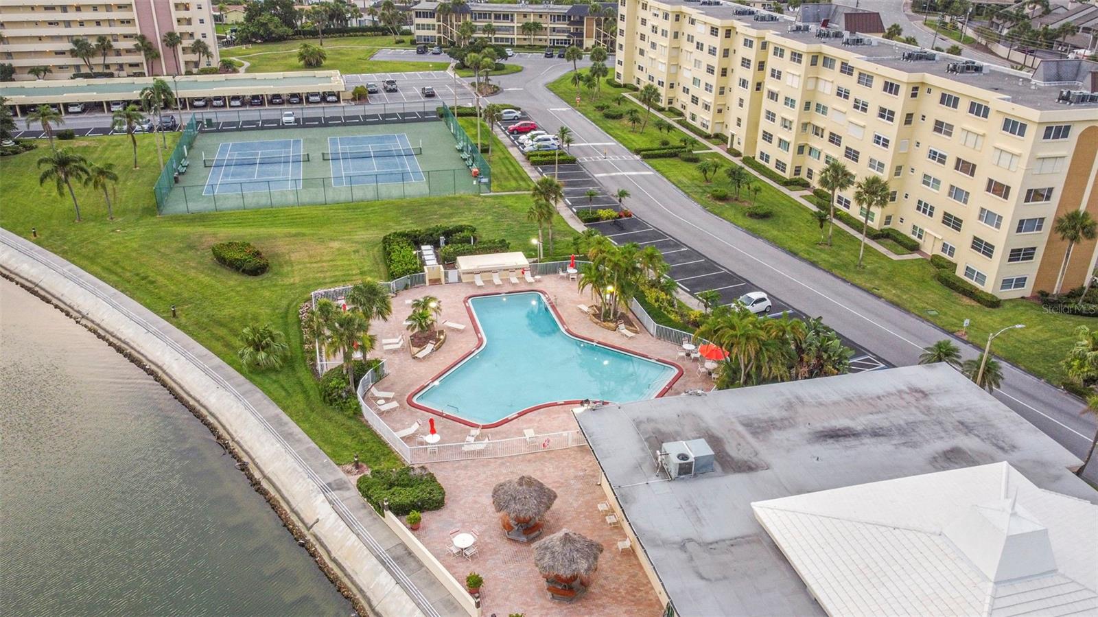 4550 COVE CIR #207, ST PETERSBURG, FL, 33708