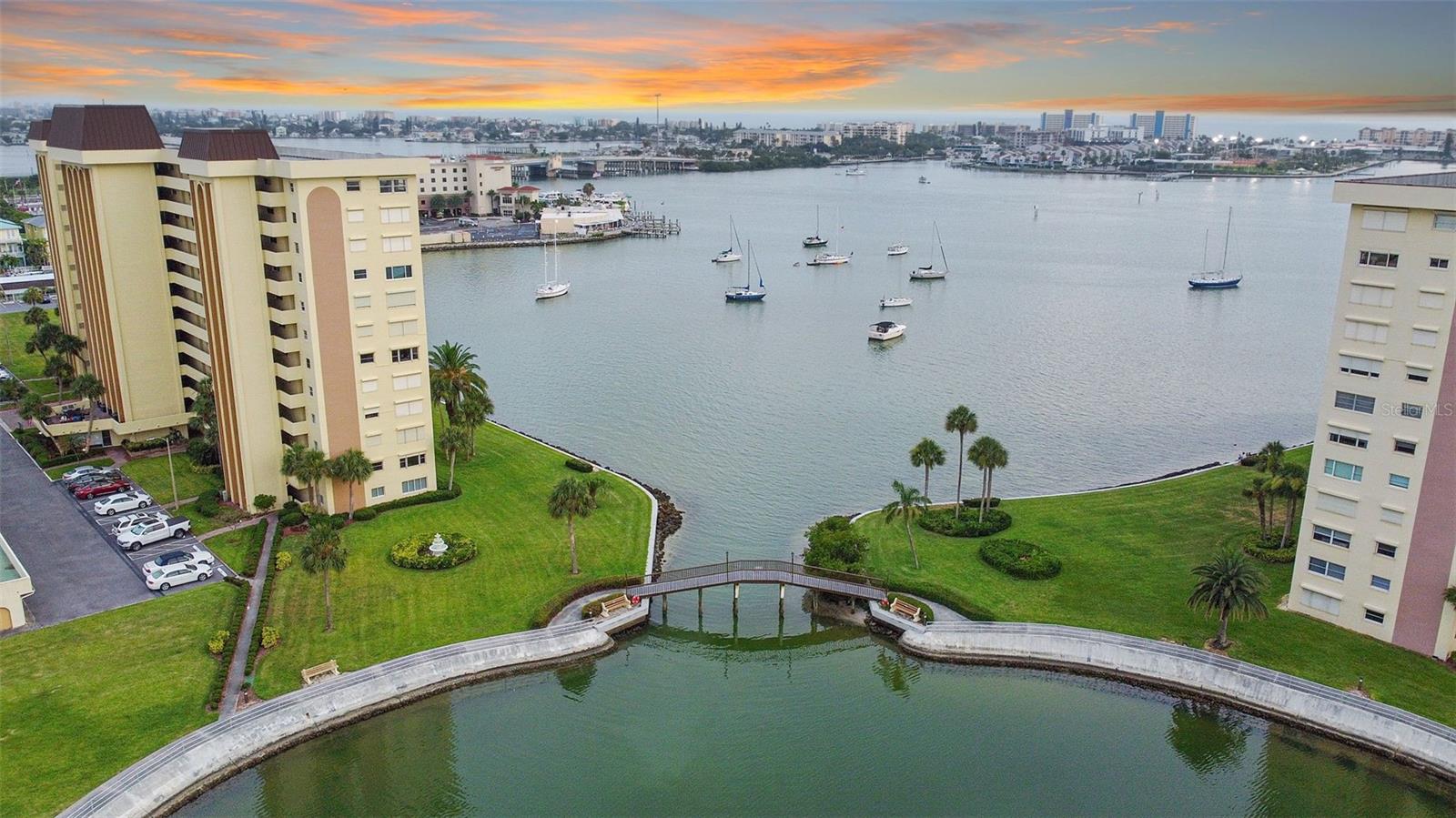 4550 COVE CIR #207, ST PETERSBURG, FL, 33708