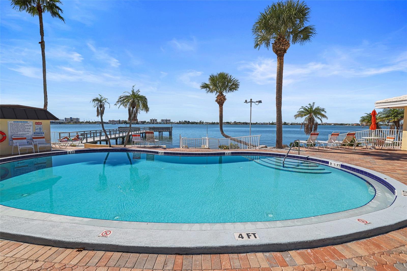 4550 COVE CIR #207, ST PETERSBURG, FL, 33708