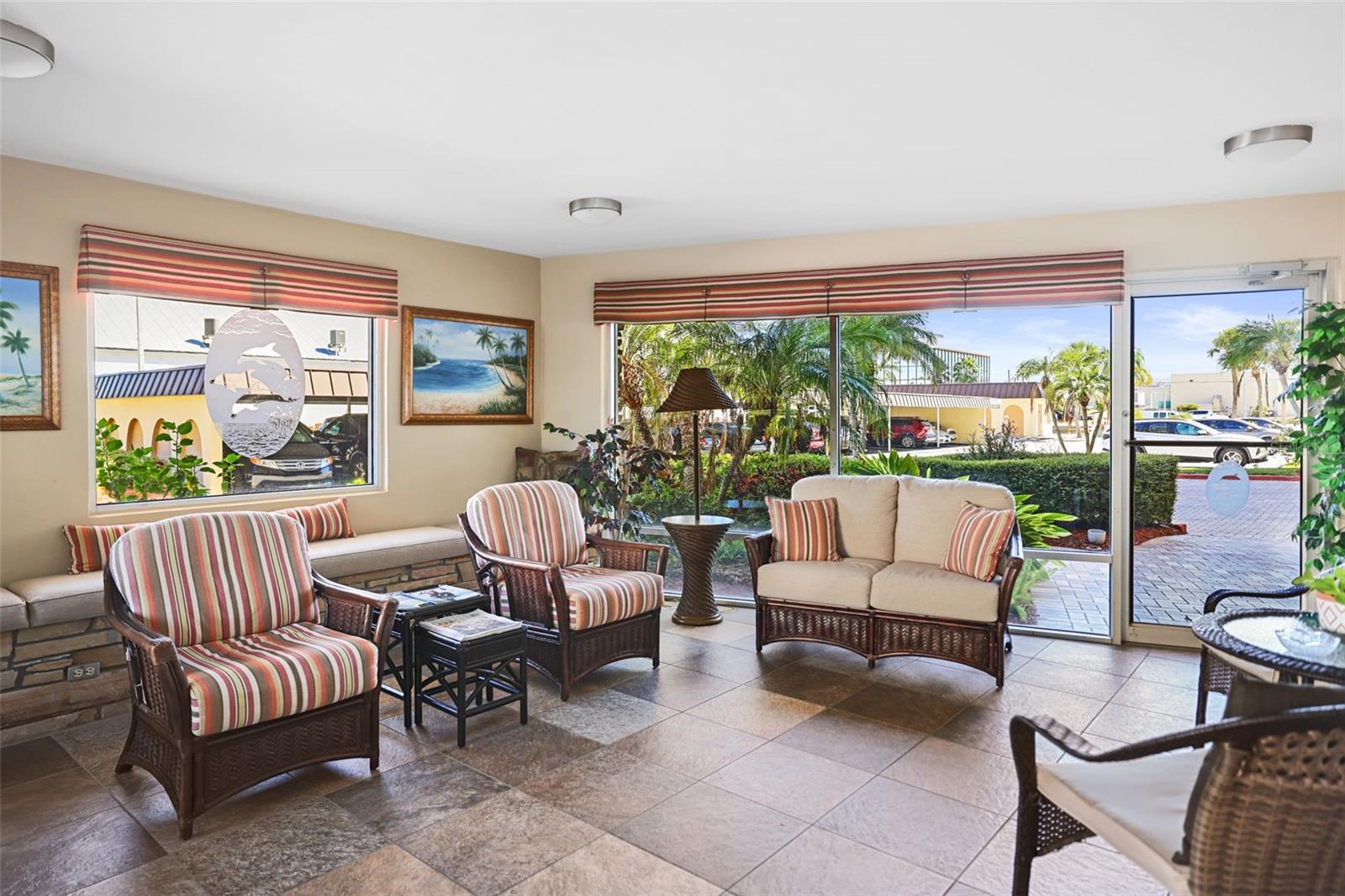 4550 COVE CIR #207, ST PETERSBURG, FL, 33708