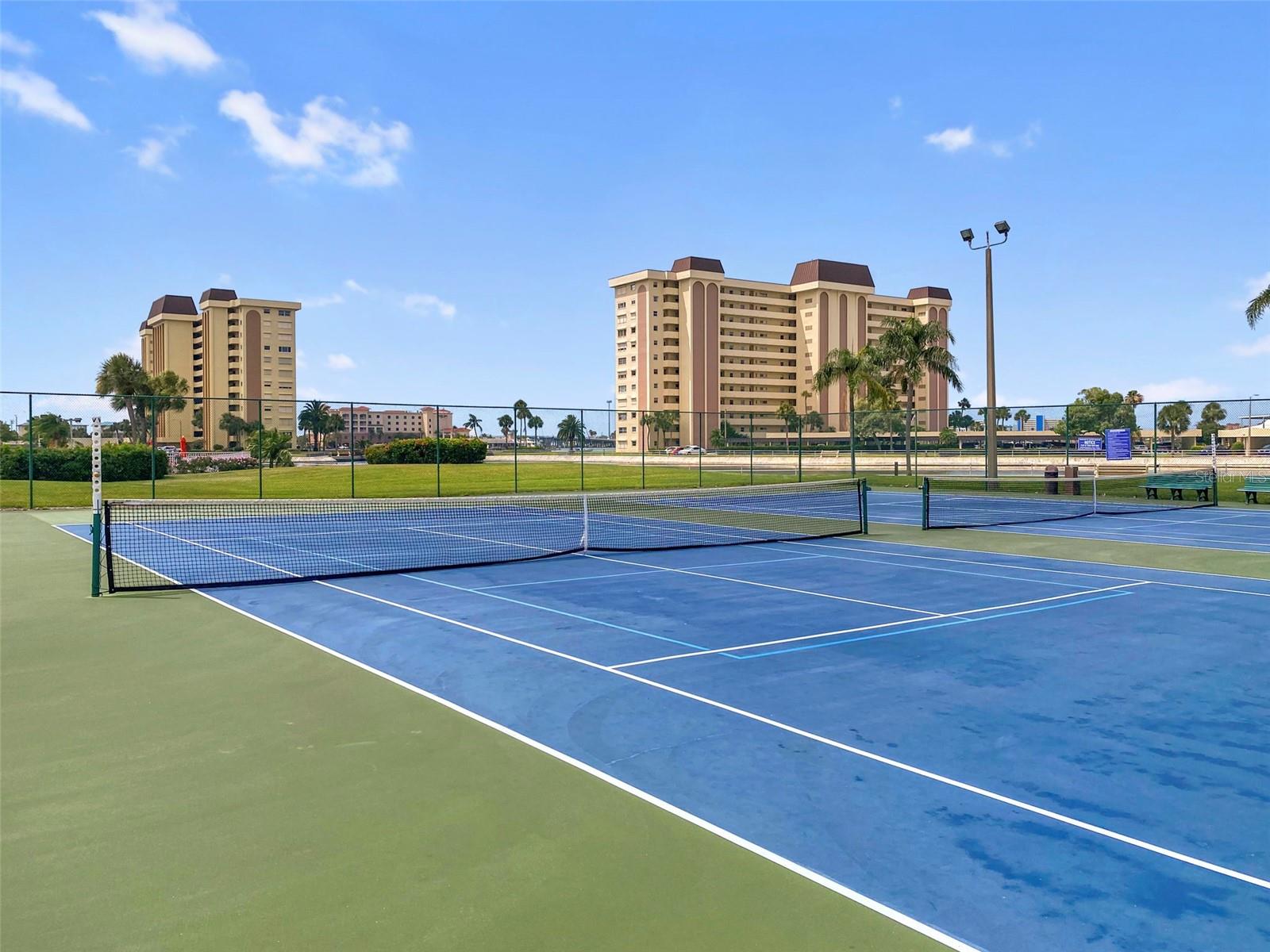 4550 COVE CIR #207, ST PETERSBURG, FL, 33708