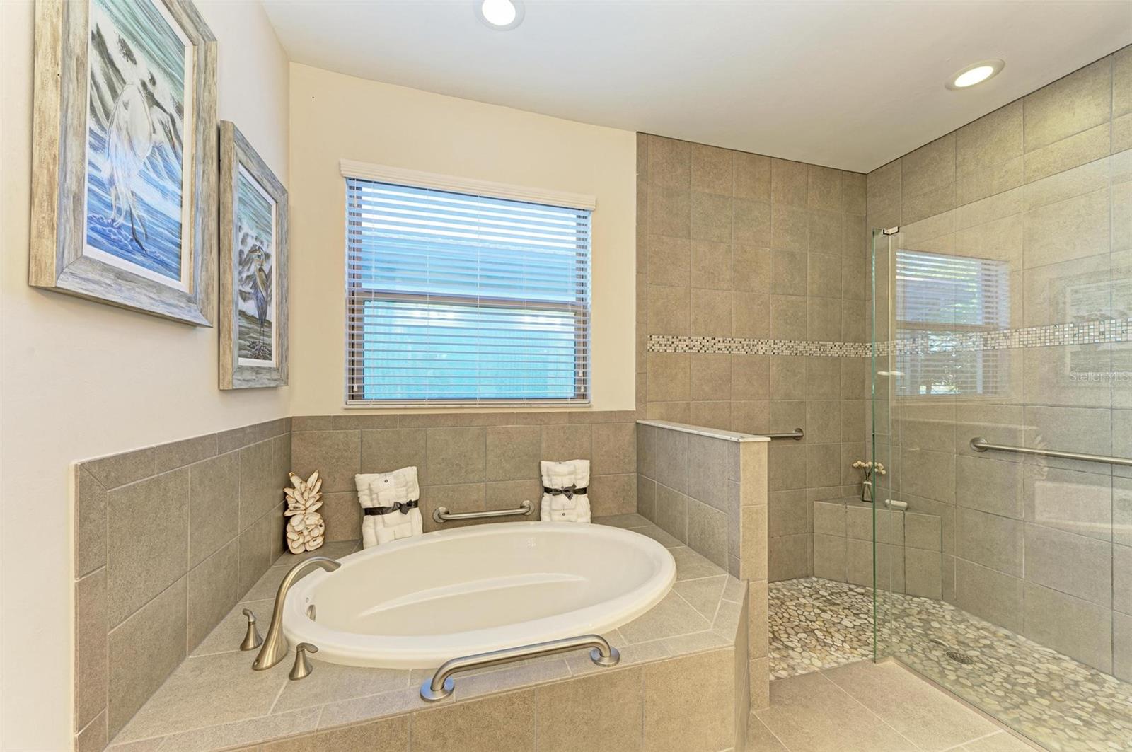 228 MARAVIYA BLVD, NOKOMIS, FL, 34275