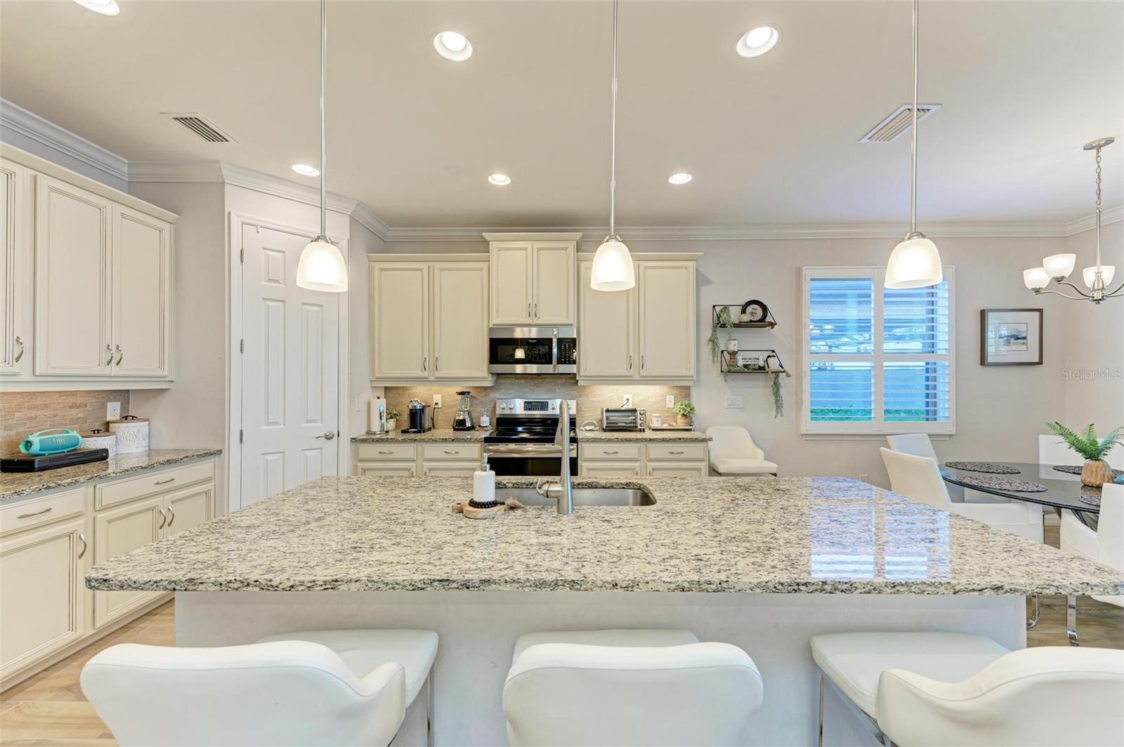 228 MARAVIYA BLVD, NOKOMIS, FL, 34275