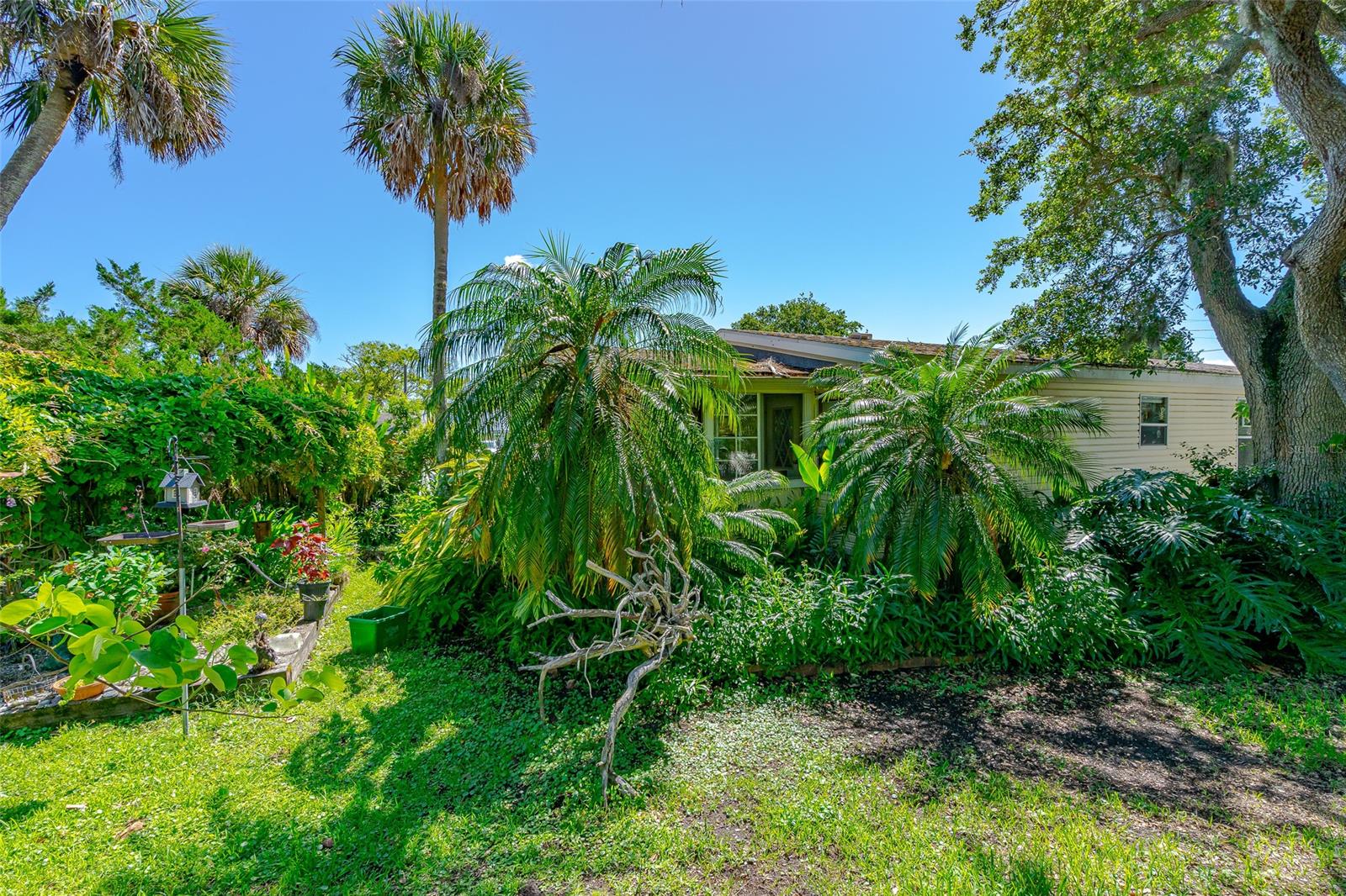 416 E Halifax AVE, OAK HILL, FL, 32759