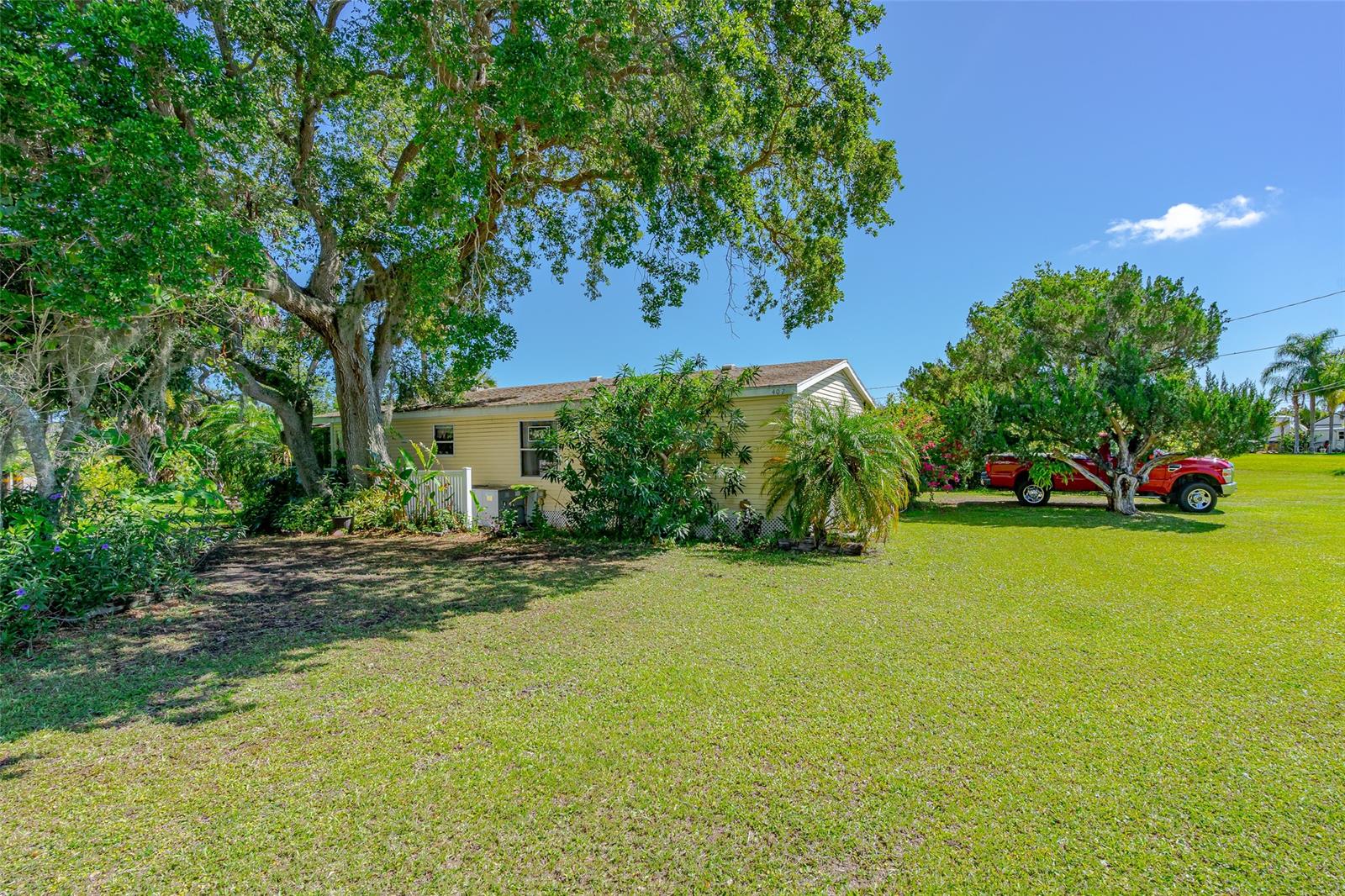 416 E Halifax AVE, OAK HILL, FL, 32759