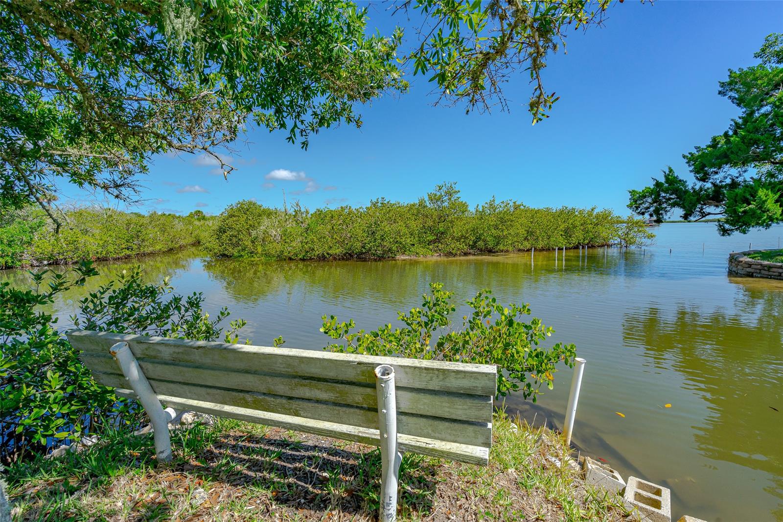 416 E Halifax AVE, OAK HILL, FL, 32759