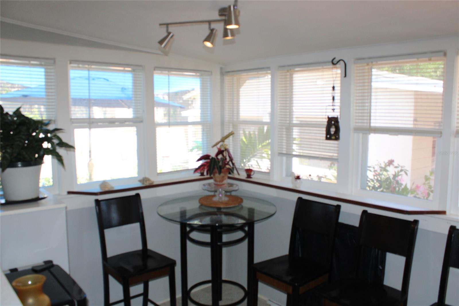 607 N Dixie FWY, NEW SMYRNA BEACH, FL, 32168