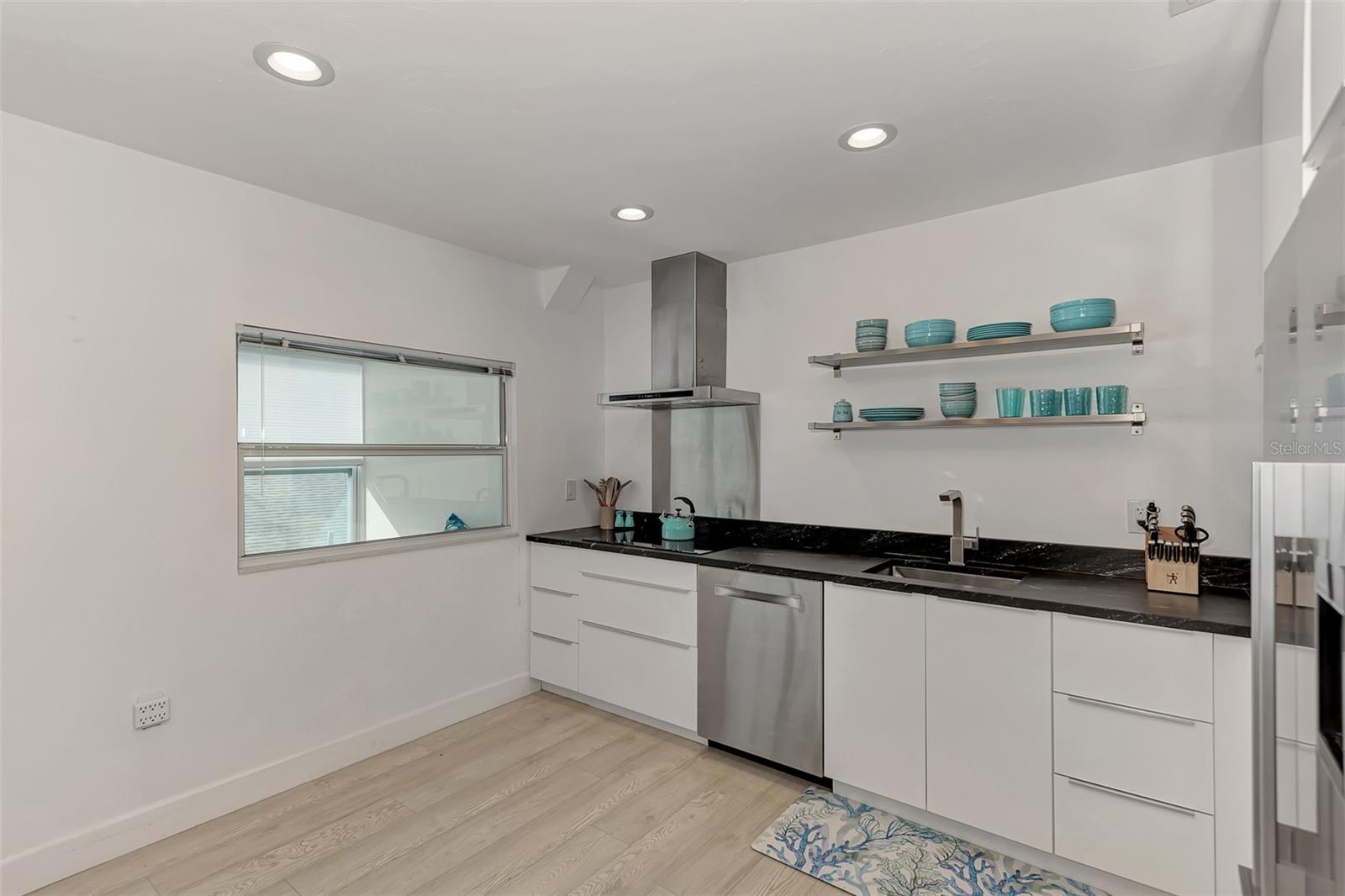 5516 AVENIDA DEL MARE, SARASOTA, FL, 34242