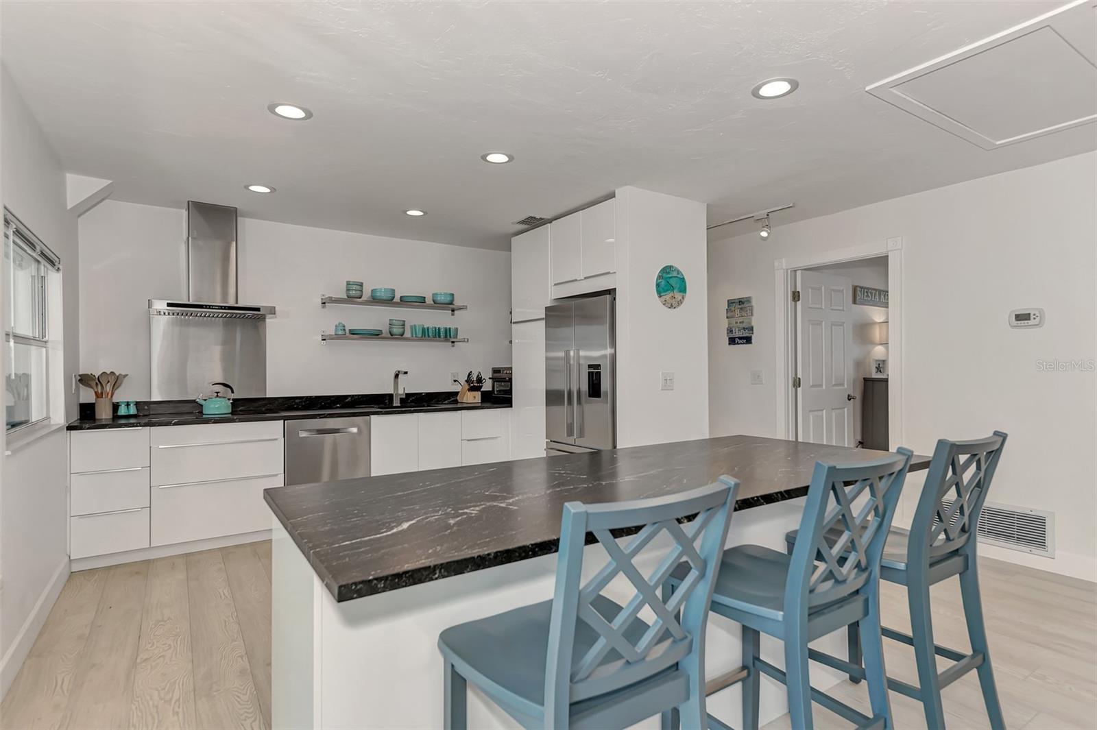5516 AVENIDA DEL MARE, SARASOTA, FL, 34242