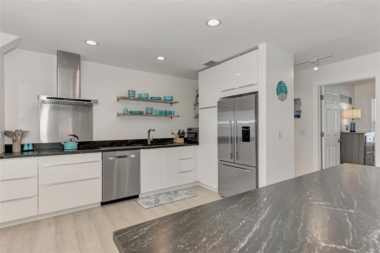 5516 AVENIDA DEL MARE, SARASOTA, FL, 34242