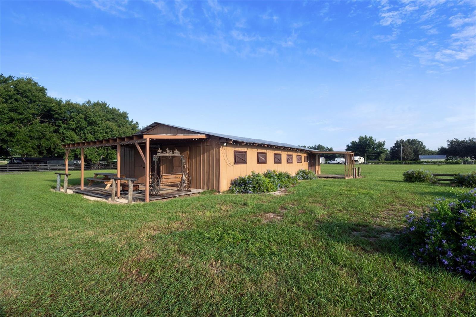 40812 GRAYS AIRPORT RD, LADY LAKE, FL, 32159