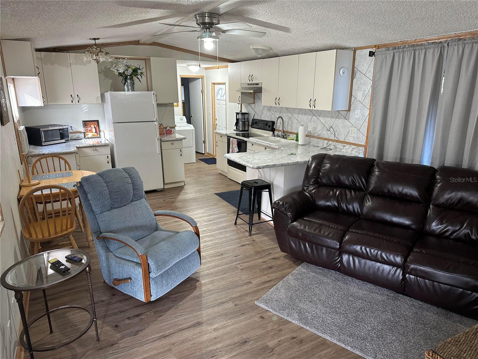 40812 GRAYS AIRPORT RD, LADY LAKE, FL, 32159