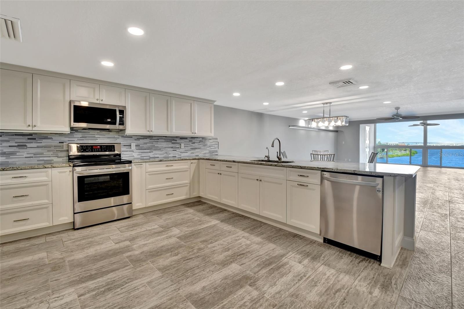 645 MARINA POINT DR #6450, DAYTONA BEACH, FL, 32114