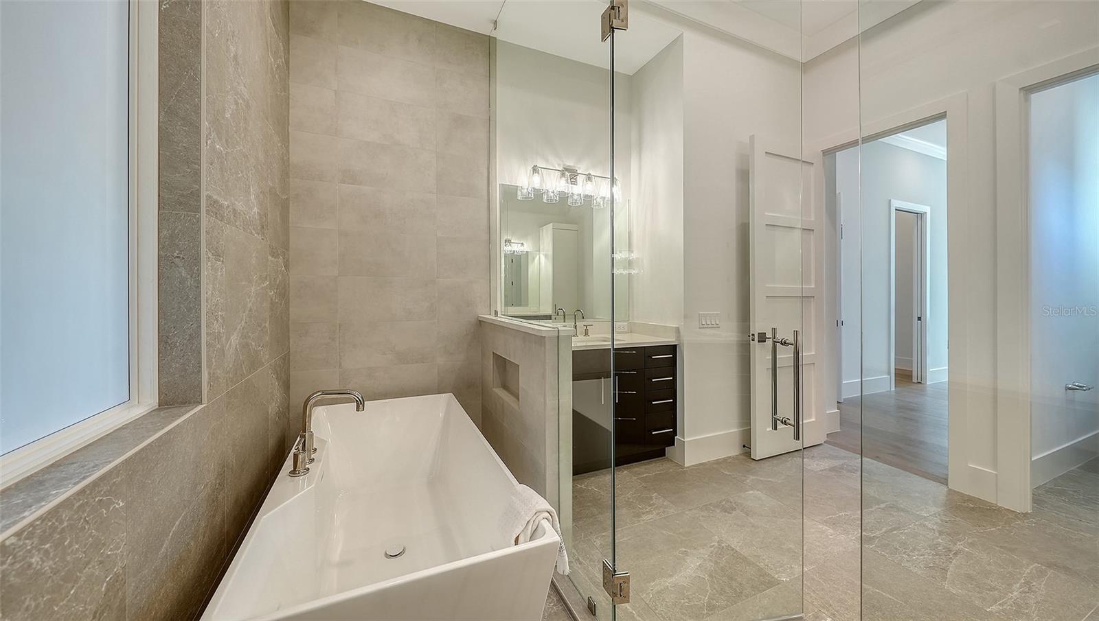 A4589732 Property Photo