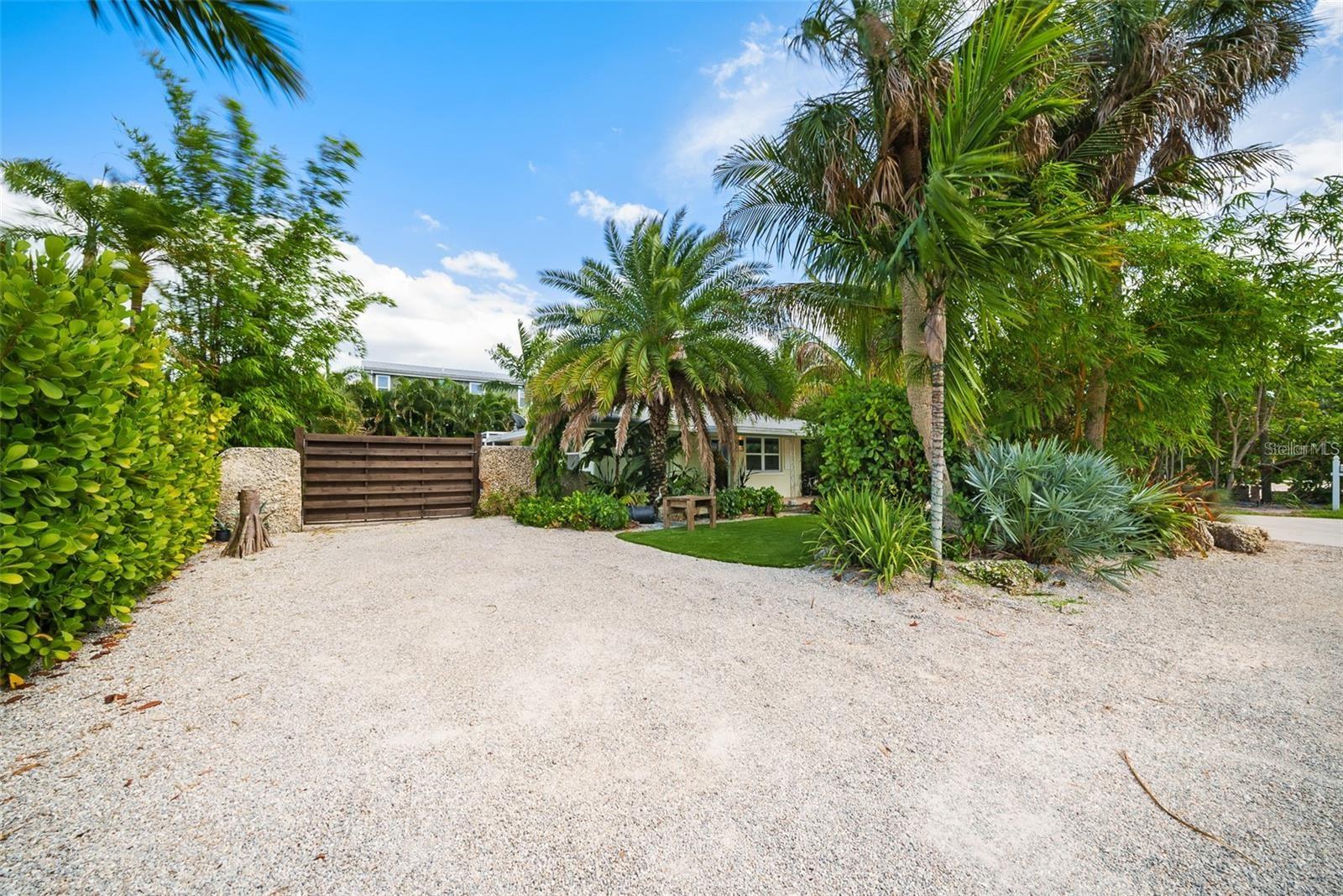 215 82ND ST, HOLMES BEACH, FL, 34217