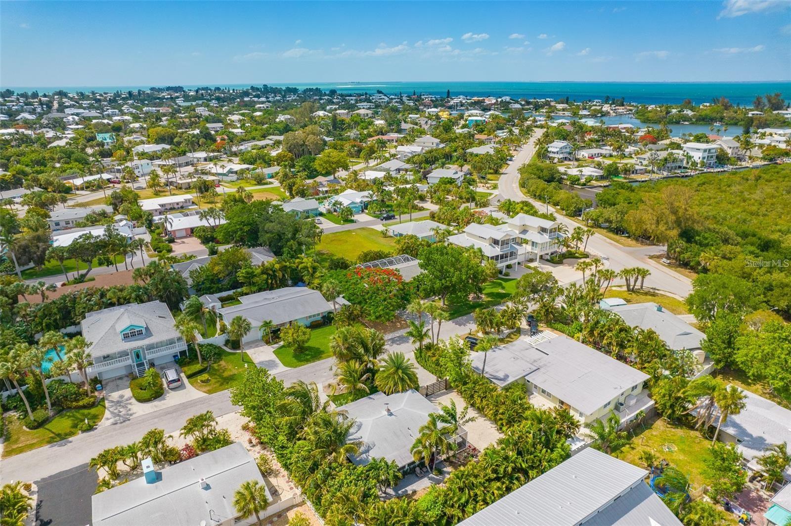 215 82ND ST, HOLMES BEACH, FL, 34217