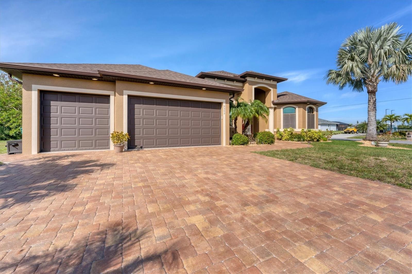 9303 MIGUE CIR, PORT CHARLOTTE, FL, 33981