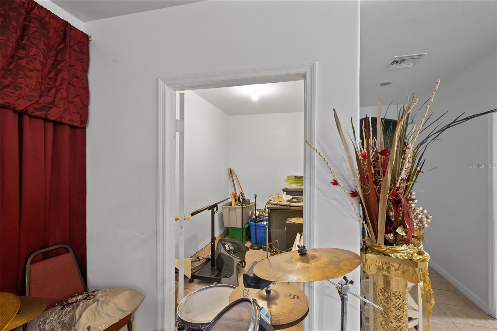 106 E BERESFORD AVE, DELAND, FL, 32724