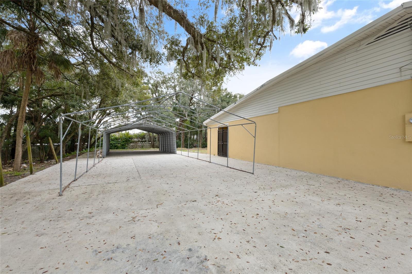 106 E BERESFORD AVE, DELAND, FL, 32724