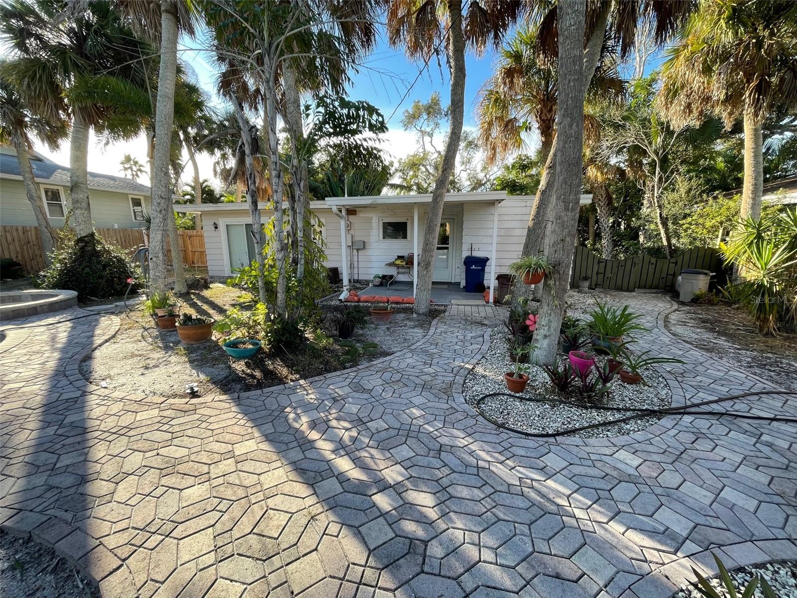 451 AVENIDA DE MAYO, SARASOTA, FL, 34242
