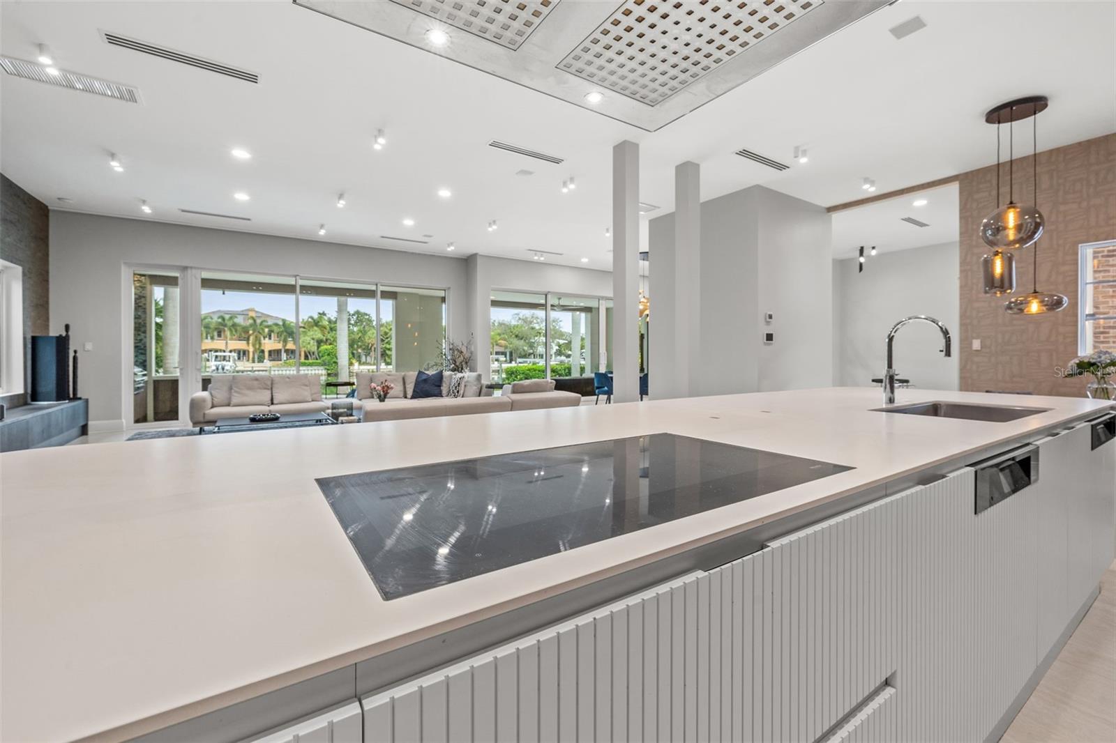 851 BRIGHTWATERS BLVD NE, ST PETERSBURG, FL, 33704